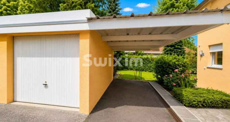 Family house with garden, veranda, garage, and covered parking space image 4