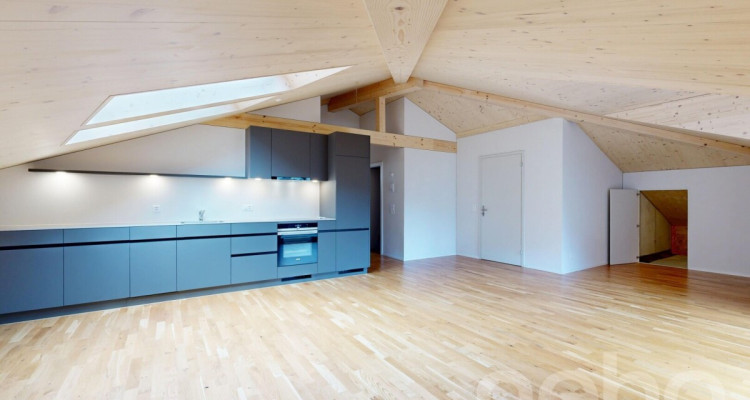 2.5-Zimmer-Attikawohnung mit Weitblick in Spiringen image 3