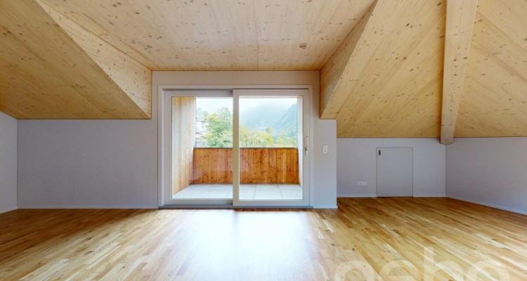 2.5-Zimmer-Attikawohnung mit Weitblick in Spiringen image 5