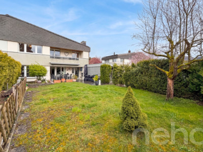 Gepflegtes 5.5-Z Doppel-EFH mit pflegeleichtem Garten und Garage image 1