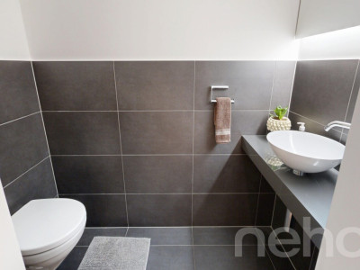 Moderne 2.5-Zimmer-Wohnung mit Skyline-Flair und Weitsicht image 8