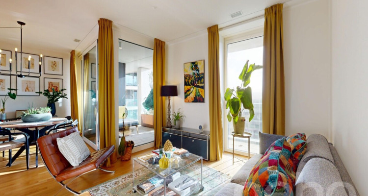 Moderne 2.5-Zimmer-Wohnung mit Skyline-Flair und Weitsicht image 1