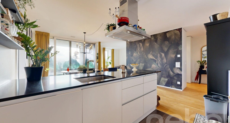 Moderne 2.5-Zimmer-Wohnung mit Skyline-Flair und Weitsicht image 4
