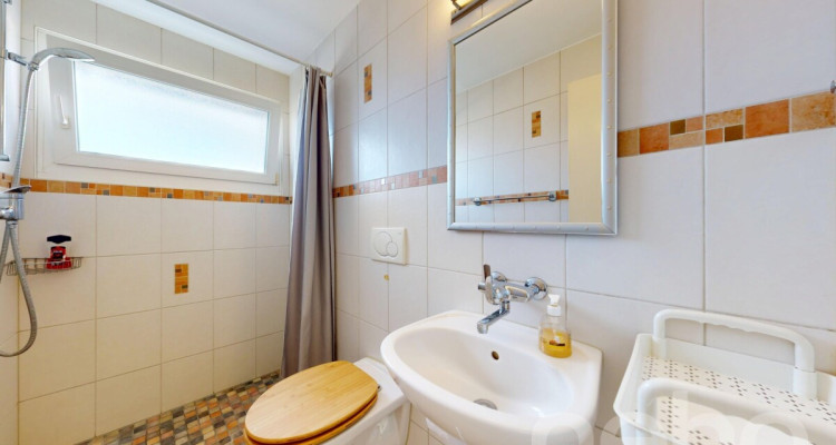 Wohnen mit Charme: Lichtdurchflutete Dachwohnung mit Terrasse image 11