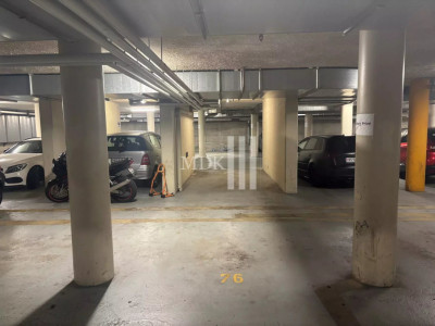 Une place de parc intérieure à louer au centre-ville de Monthey image 2