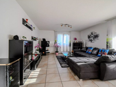 À louer un confortable appartement traversant de 4.5 pièces image 1