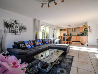 À louer un confortable appartement traversant de 4.5 pièces image 2