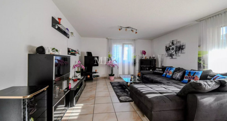 À louer un confortable appartement traversant de 4.5 pièces image 1