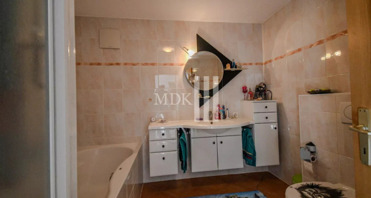 À louer un confortable appartement traversant de 4.5 pièces image 3