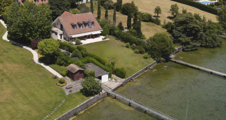 SAINT-PREX - DEUX VILLAS AU BORD DU LÉMAN, AVEC ACCÈS PRIVATIF AU LAC image 1