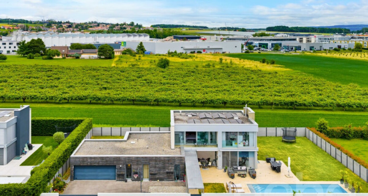 Villa contemporaine avec piscine à Buchillon, proche du lac image 2