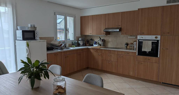 Appartement lumineux de 4.5 pièces à louer à St-Cergue 2200 fr image 2