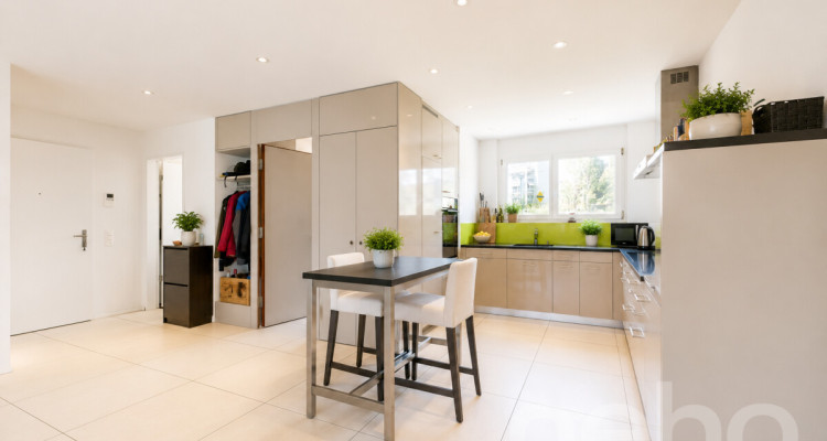 Moderne 3.5-Zimmer-Wohnung im Kreis 11 image 3