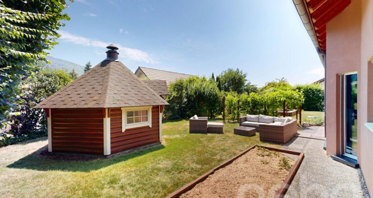 Splendide Villa de Standing avec Jardin, Jacuzzi et Étang Privatif image 9