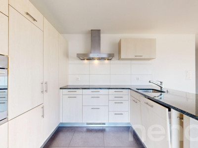 Appartement rénové avec vue sur le lac! image 2