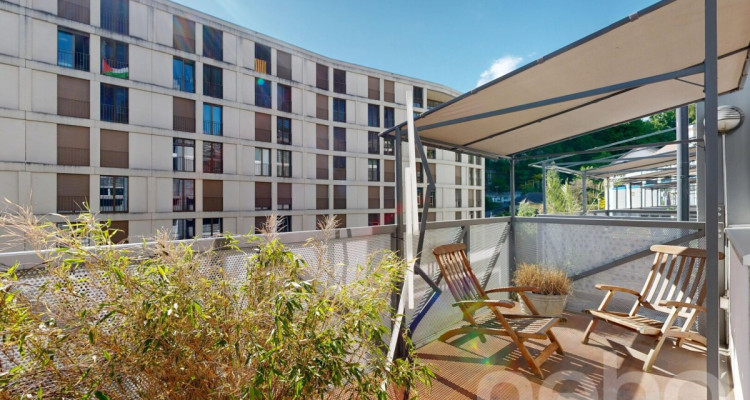 Unique : Duplex contemporain / grand balcon ouest / vue lac partielle image 3