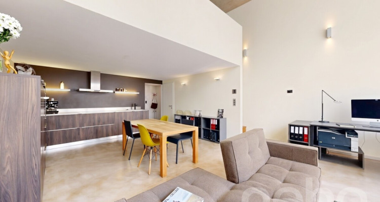 Unique : Duplex contemporain / grand balcon ouest / vue lac partielle image 4