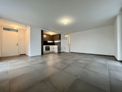 Spacieux attique 2,5p de 90m2 et grande terrasse de 29 m2 au centre de Fully image 1