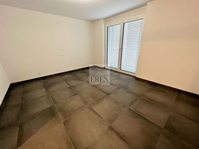 Spacieux attique 2,5p de 90m2 et grande terrasse de 29 m2 au centre de Fully image 9
