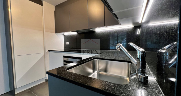 Spacieux attique 2,5p de 90m2 et grande terrasse de 29 m2 au centre de Fully image 4