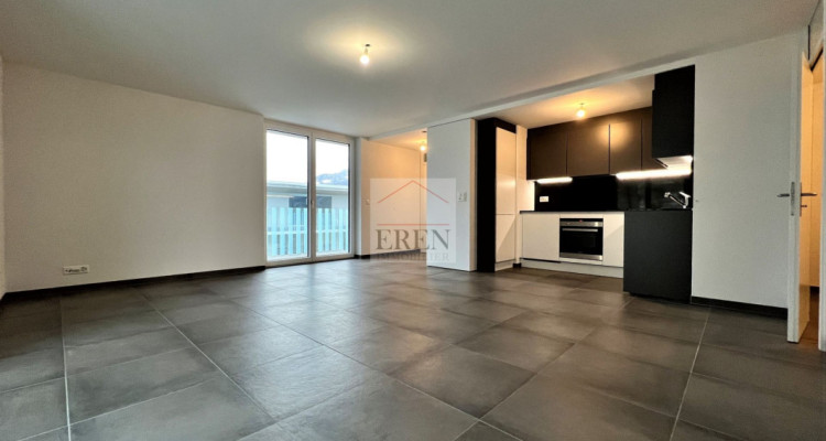 Spacieux attique 2,5p de 90m2 et grande terrasse de 29 m2 au centre de Fully image 6