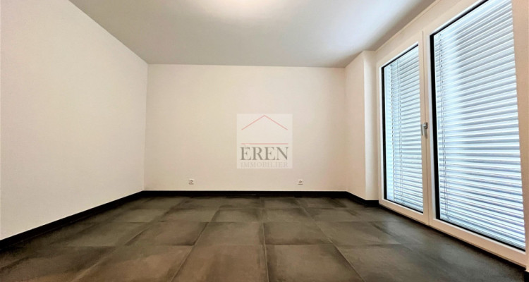 Spacieux attique 2,5p de 90m2 et grande terrasse de 29 m2 au centre de Fully image 8