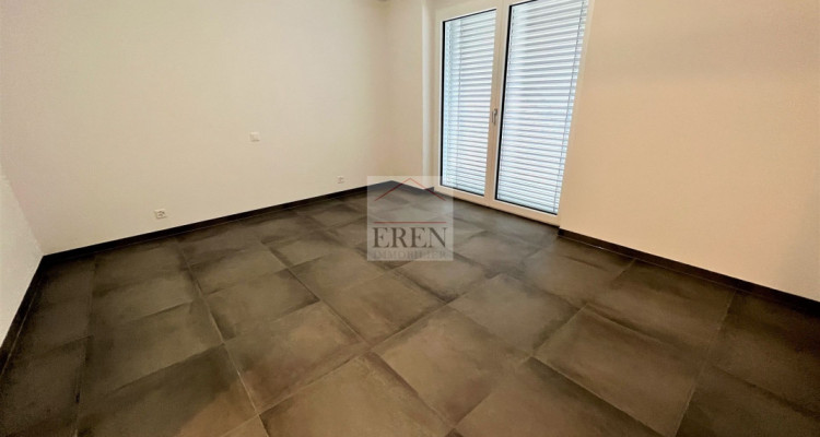Spacieux attique 2,5p de 90m2 et grande terrasse de 29 m2 au centre de Fully image 9