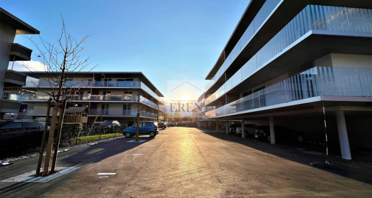 Spacieux attique 2,5p de 90m2 et grande terrasse de 29 m2 au centre de Fully image 12
