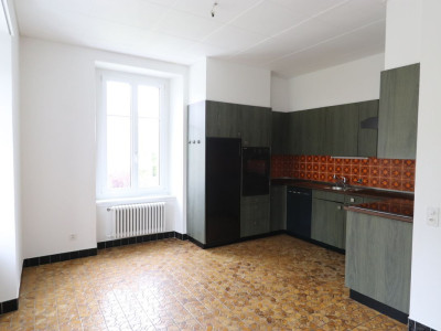Immeuble de rendement avec 9 appartements, 1 atelier et 8 garages image 4