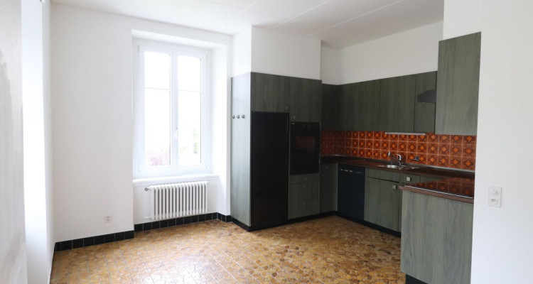 Immeuble de rendement avec 9 appartements, 1 atelier et 8 garages image 4