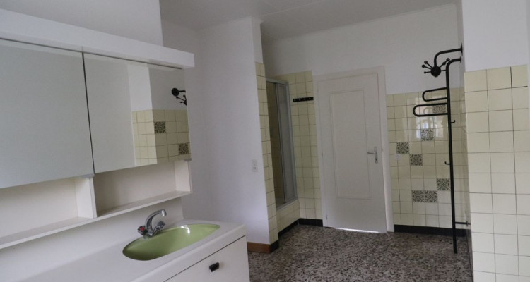 Immeuble de rendement avec 9 appartements, 1 atelier et 8 garages image 5
