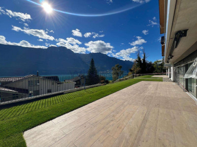 High-End Ausbau mit unverbaubarer Top-Seesicht image 9