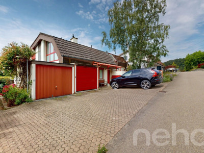 Wohnung mit offenem Raumkonzept, Wintergarten und besonderem Charakter image 2