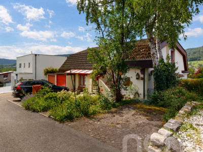 Wohnung mit offenem Raumkonzept, Wintergarten und besonderem Charakter image 3