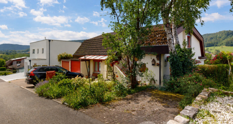 Wohnung mit offenem Raumkonzept, Wintergarten und besonderem Charakter image 3