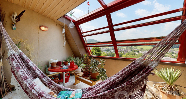 Wohnung mit offenem Raumkonzept, Wintergarten und besonderem Charakter image 4