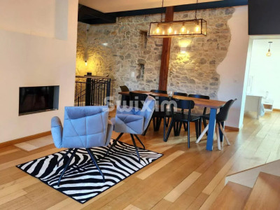 Exclusivité ! Vivez le charme du lac, Superbe triplex dans une bâtisse historique ! image 2