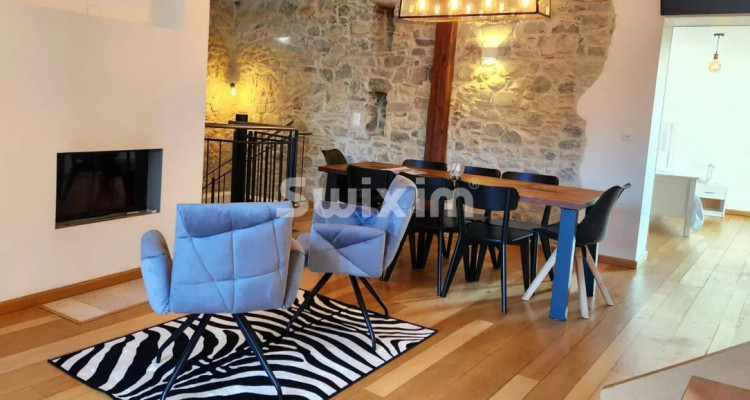 Exclusivité ! Vivez le charme du lac, Superbe triplex dans une bâtisse historique ! image 2
