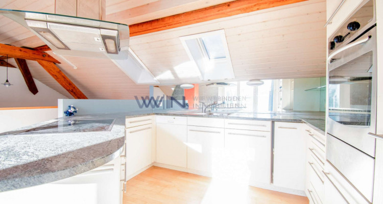 Rares und grosses Zweifamilienhaus - mit Gewerbe und Garagen image 3
