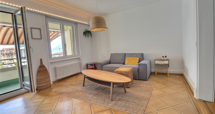Appartement meublé 2.5 pièces avec balcon et vue imprenable  image 2