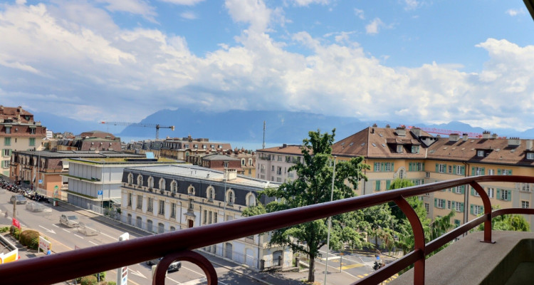 Appartement meublé 2.5 pièces avec balcon et vue imprenable  image 6