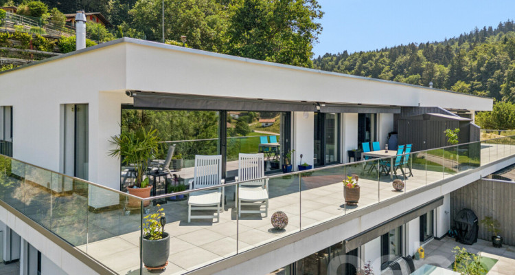 Wohnen mit Aussicht - stilvolle Terrassenwohnung in Plasselb image 1