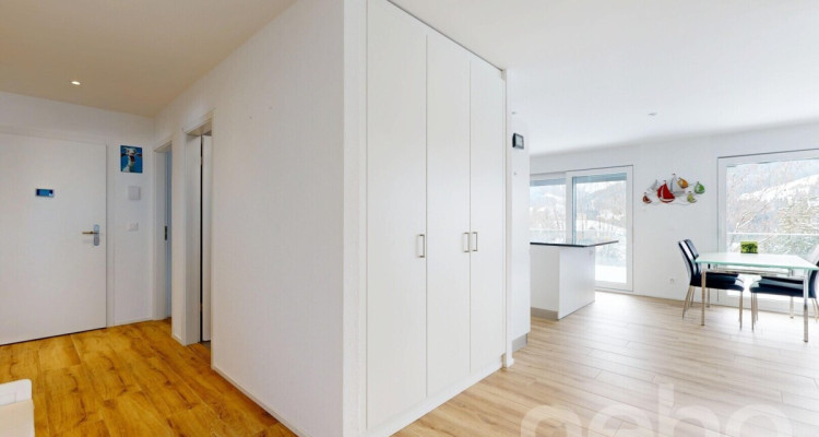 Wohnen mit Aussicht - stilvolle Terrassenwohnung in Plasselb image 7