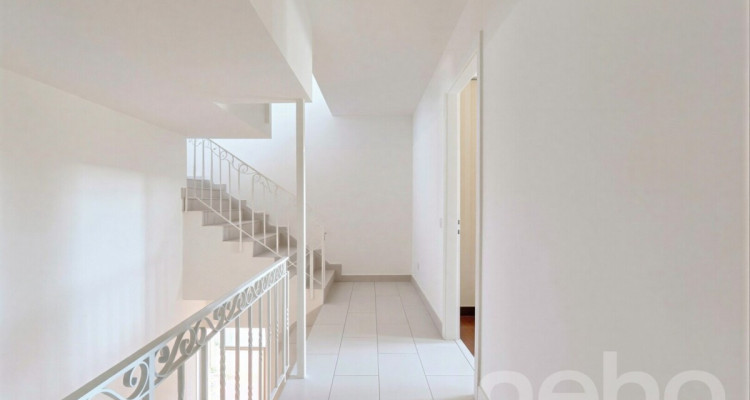 Attique de 4.5 pcs de 123m² avec terrasse de 37m² et vue panoramique s image 3
