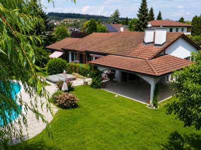 Villa individuelle avec piscine sur magnifique parcelle arborisée image 1