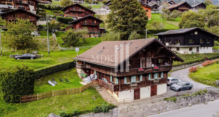 Authentique chalet de deux appartements image 1