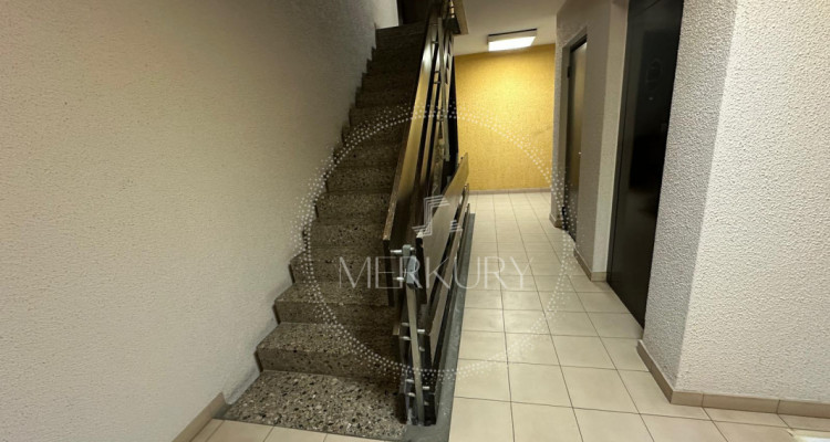 Un magnifique appartement de 4,5 pièces situé dans la région des Eaux Vives.  image 1