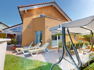 Superbe maison familiale avec piscine et cuisine dété au calme image 12