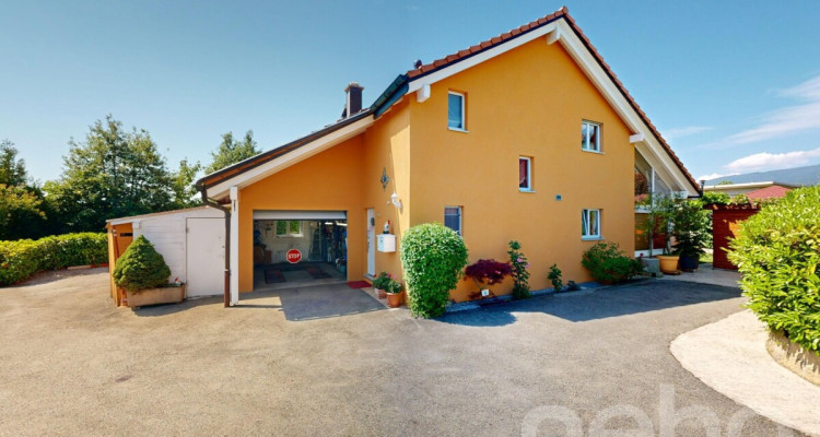 Superbe maison familiale avec piscine et cuisine dété au calme image 1