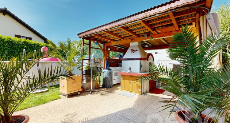 Superbe maison familiale avec piscine et cuisine dété au calme image 3